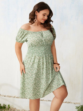 Trendy kjole med blomsterprint (plus size)