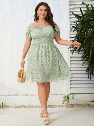 Trendy kjole med blomsterprint (plus size)