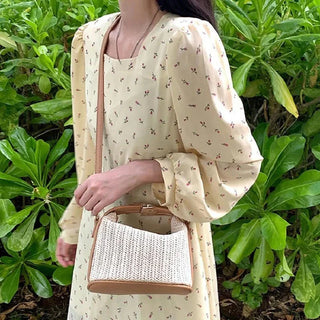 Vævet beige græs crossbody-taske